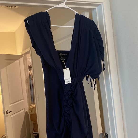 Medium TAGS still on it. Never worn. - Picture 6 of 7